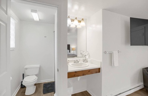 Halifax Apartment | King room 101 at Halifax Innnn