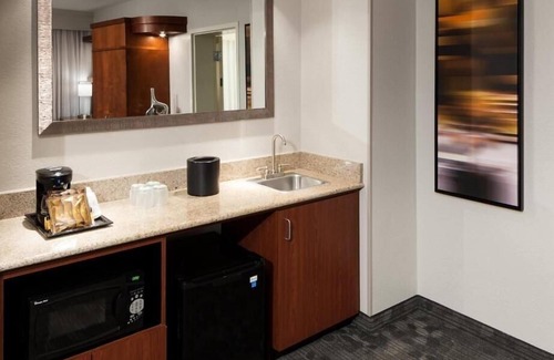 Ludlam Apartment | King Room Near Dolphin Mall MIA