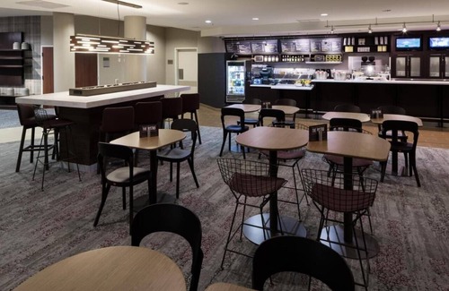 Ludlam Apartment | King Room Near Dolphin Mall MIA