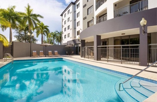 Ludlam Apartment | King Room Near Dolphin Mall MIA