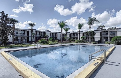 Orlando Apartment | King Room Near Lake Roger ORL
