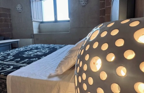 Felline Bed & Breakfast | King Room with Private Jacuzzi in Historic House - Borgo Don Ciccio