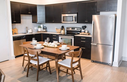 Fort Worth Apartment | King size bed in Jennings #208