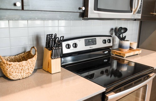 Fort Worth Apartment | King size bed in Jennings #208