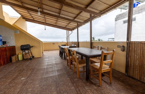 Puerto Ayora Apartment | KING-SIZE BED OR TWO TWIN BEDS SUITE ON SECOND FLOOR WITH CITY VIEW BALCONY