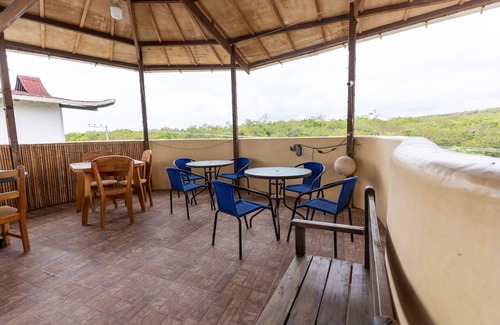 Puerto Ayora Apartment | KING-SIZE BED OR TWO TWIN BEDS SUITE ON SECOND FLOOR WITH CITY VIEW BALCONY