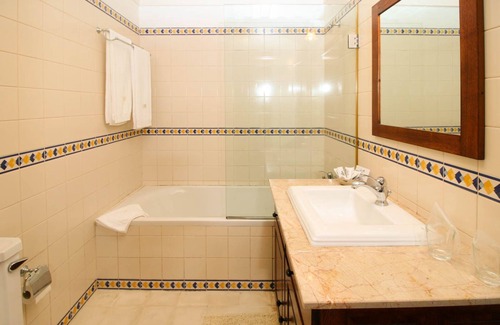 Cardielos Apartment | King Size Suite - Trees