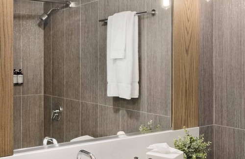 Teton Village Hotel | King + Sofa Sleeper, Gravity Haus, Heated Pool, Hot Tub, Teton Village