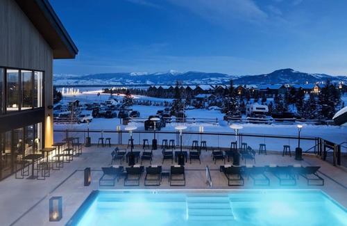 Teton Village Hotel | King + Sofa Sleeper, Gravity Haus, Heated Pool, Hot Tub, Teton Village
