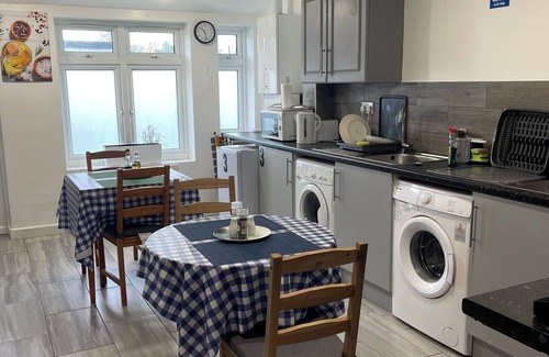 Havering Park Apartment | King Studio