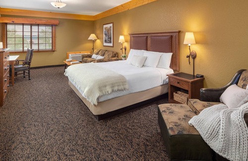 Rothschild Hotel | King Studio With Access to Pool, Hot Tub, and Gym