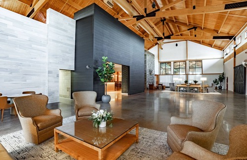 Rothschild Hotel | King Studio With Access to Pool, Hot Tub, and Gym