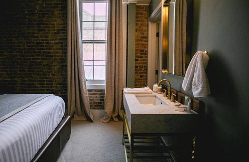 Jacksonville Hotel | King suite at The Jacksonville Inn Features Tiled Rain Fall Shower