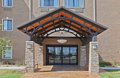 Oklahoma City Condo | King Suite. Free Breakfast Buffet Daily. Outdoor Pool.