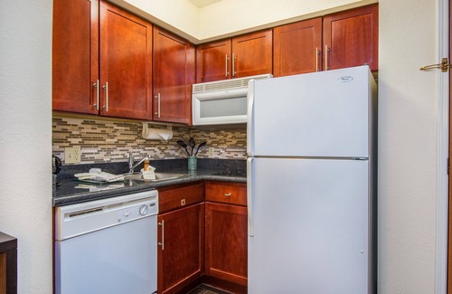 East Texas Condo | King Suite | Free Breakfast + 24-hour Business Center