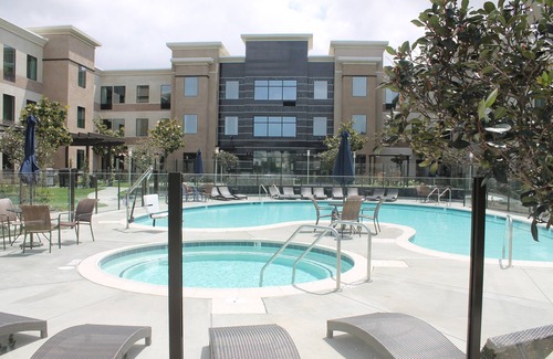 Bressi Ranch Condo | King Suite | Free Breakfast. Pool Access.