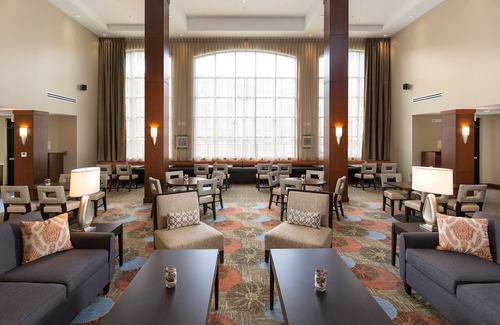Corona Apartment | King Suite. Free Breakfast. Pool & Hot Tub. Gym. Near Amazon!