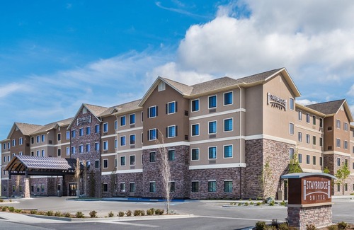 Midtown Anchorage Condo | King Suite | Free Daily Breakfast, Pool & Hot Tub Access