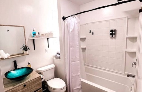 Lincolnville Hotel | King Suite in Boutique Hotel5,walk to downtown