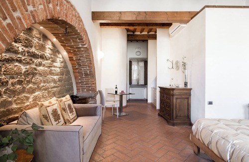 Quartiere di Porta Crucifera Condo | King Suite - Michelangelo