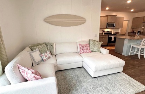 Summerville House | King Suite - Pools, Waterslide, Splashpad 5BR/3BA in Summerville