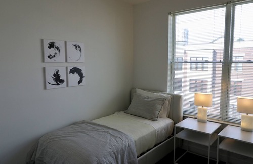 Hoboken House | King Suite Top Floor Minutes to New York City