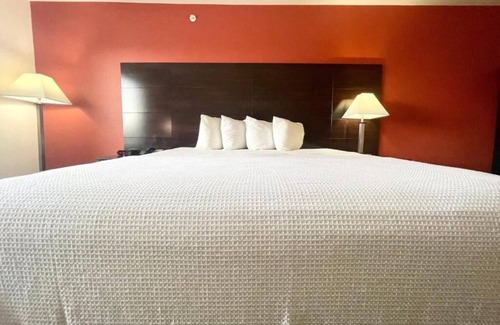 Cuero House | King With Kitchenette at FairBridge Inn & Suites Cuero, Free Parking!