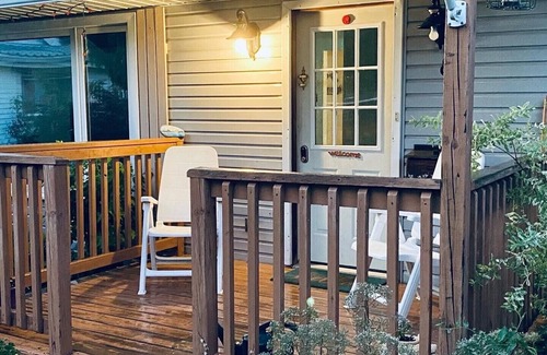 Goderich House | KingBed,Sleeps10+,SmrtTV,BBQ,Gym,FireTable,FullKitchen. All in walking distance.