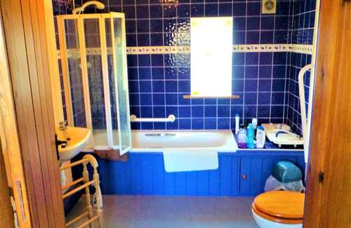 Scawton House | Kingfisher Cottage. Accessible two bedroom bungalow on a family farm