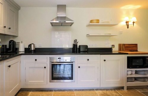 Broad Chalke Cottage | KINGS COTTAGE - NORTH, pet friendly, with open fire in Broad Chalke