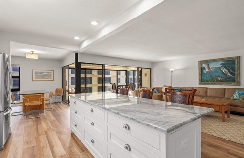 Sanibel Condo | Kings Crown 212: Updated Condo Just Steps to Beach