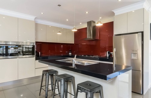 Yarrawonga House | Kings House - SOLAR POOL! *FREE weeknight June-Aug for Fri/Sat booking! Enquire!