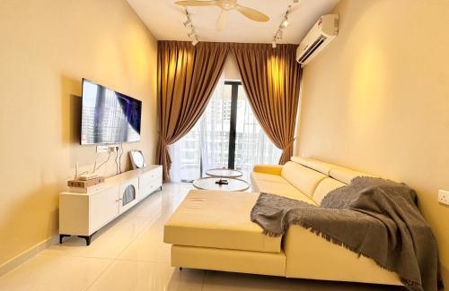 Central District Apartment | Kingsbay Danga Bay Country Garden by Luxecocoo CK