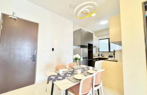 Central District Apartment | Kingsbay Danga Bay Country Garden by Luxecocoo CK