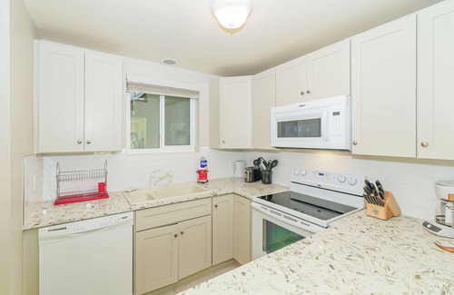 Saint Armands Key Condo | Kingston Arms 19A - Lido Beach!