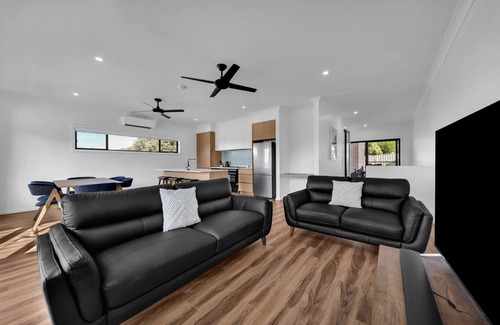 Tura Beach Cabin | Kira Lani - Pet Friendly - Tura