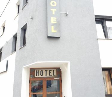 Mitte Hotel | Kirchberg Hotel garni