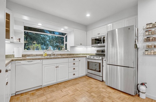 North Rose Hill House | Kirkland Luxury Getaway with Backyard & Workspace!