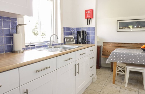 Melrose Cottage | KIRKLANDS GARDEN HOUSE, family friendly, with open fire in Melrose