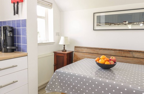 Melrose Cottage | KIRKLANDS GARDEN HOUSE, family friendly, with open fire in Melrose