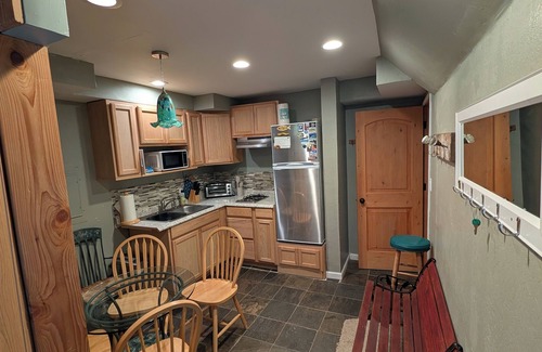 Kirkwood Apartment | Kirkwood 3Br/1 Bath On Meadow