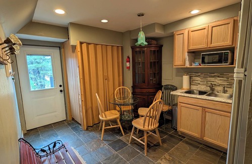 Kirkwood Apartment | Kirkwood 3Br/1 Bath On Meadow