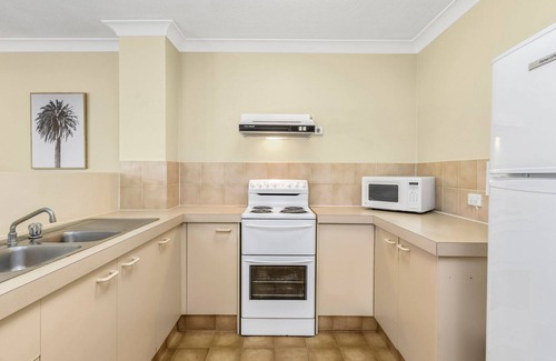 Coolangatta Apartment | Kirra Belle 1 - Central Kirra - Pet Friendly!
