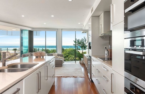 Bilinga Apartment | Kirra Wave 301 - Luxury Beachfront - All Linen Provided