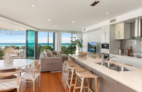 Bilinga Apartment | Kirra Wave 301 - Luxury Beachfront - All Linen Provided