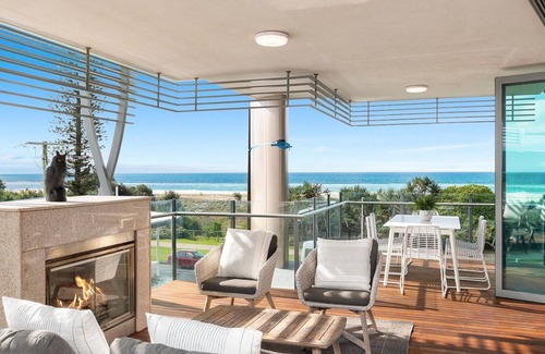 Bilinga Apartment | Kirra Wave 301 - Luxury Beachfront - All Linen Provided