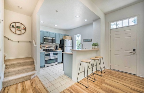 Venetian Bay Villages Condo | Kissimmee Condo: Community Perks, 10 Mi to Disney!