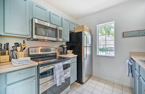 Venetian Bay Villages Condo | Kissimmee Condo: Community Perks, 10 Mi to Disney!