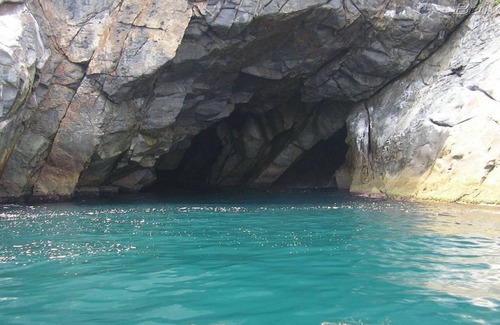 Praia dos Anjos House | Kit Located in the center of Arraial do Cabo Aptos for 6 adults.