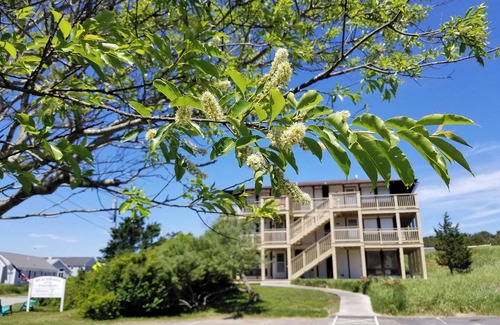 North Truro Apartment | Kitchenette studio - water + woods + deck - just STEPS from private BAY BEACH!